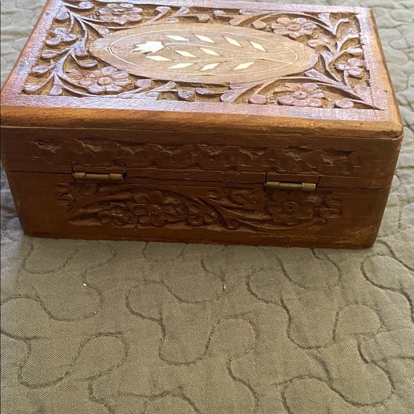 Handcrafted Wooden Jewelry Box with Floral Design - Picture 4 of 8